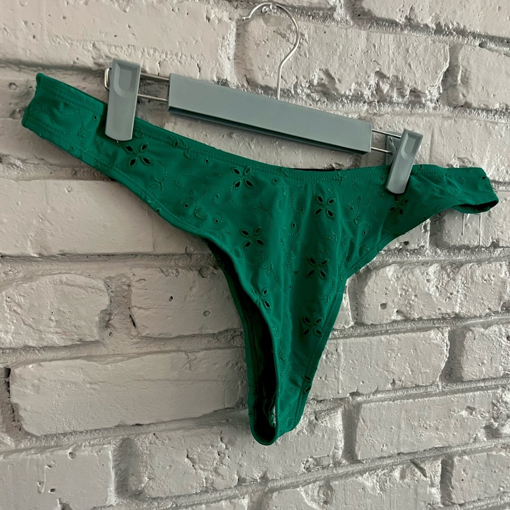 Nasty Gal broderie underwire high leg bikini set - Picture 3 of 5